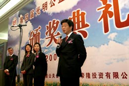 投身社會(huì )公益活動(dòng)，東芝連續四次獲得光明公益獎