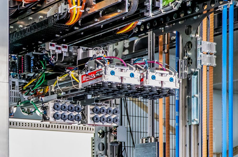 巧解物流現場(chǎng)人手不足難題！——看可識別圖像的“自動(dòng)卸貨機器人”如何大顯身手！