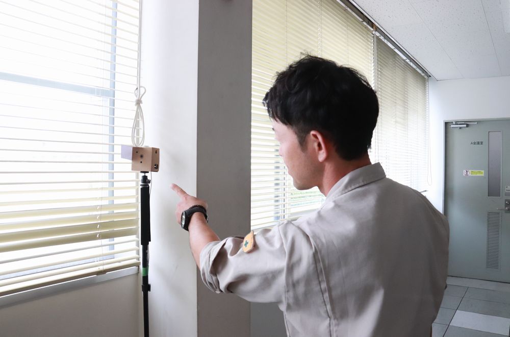 通過(guò)圖像識別人臉、捕捉員工動(dòng)向的設備